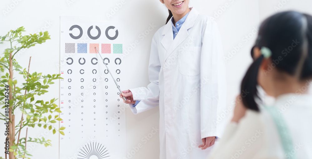 【画像】眼科で視力検査する子供